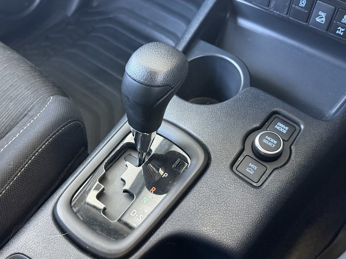 2025 Toyota Hilux SR