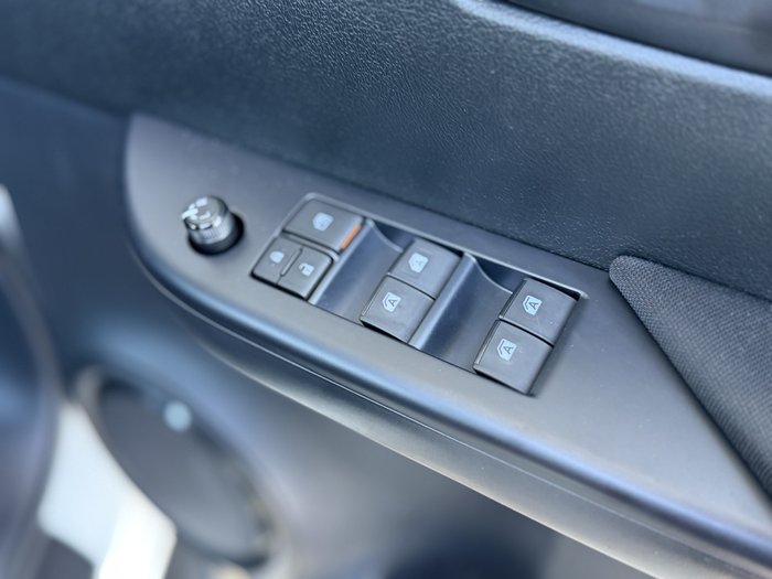 2025 Toyota Hilux SR