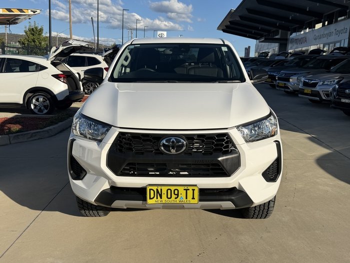 2025 Toyota Hilux SR