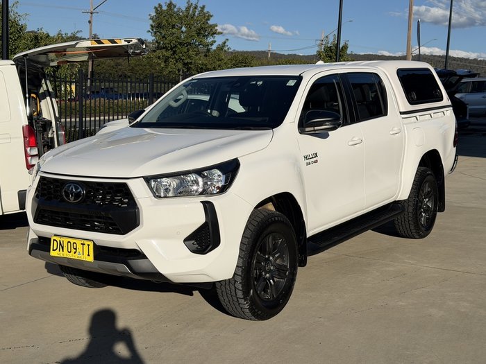 2025 Toyota Hilux SR