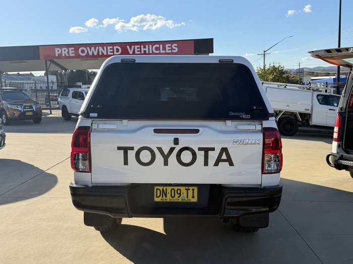 2025 Toyota Hilux SR