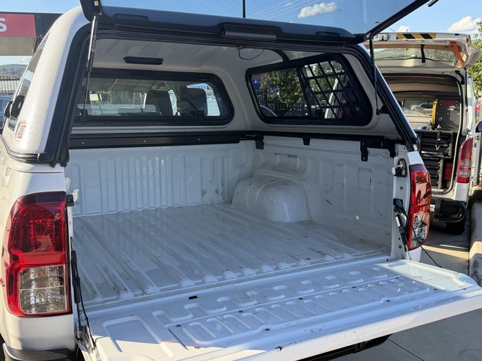 2025 Toyota Hilux SR