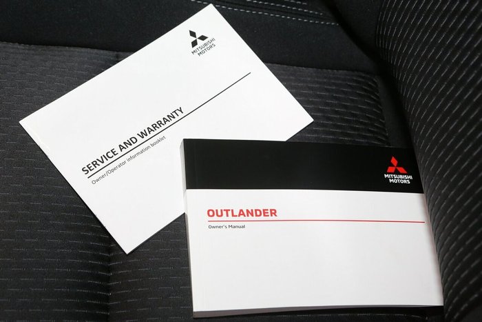 2025 Mitsubishi Outlander LS