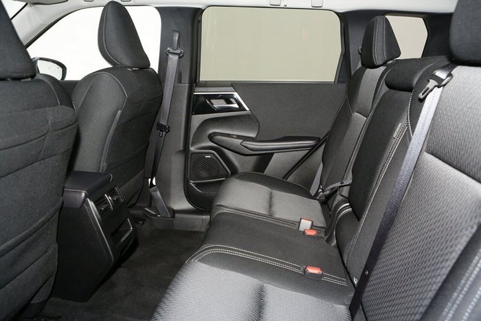 2025 Mitsubishi Outlander LS