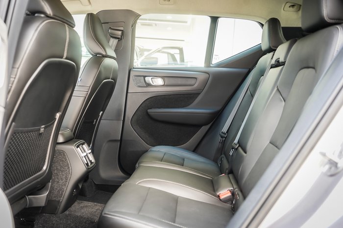 2025 Volvo XC40 Plus B4