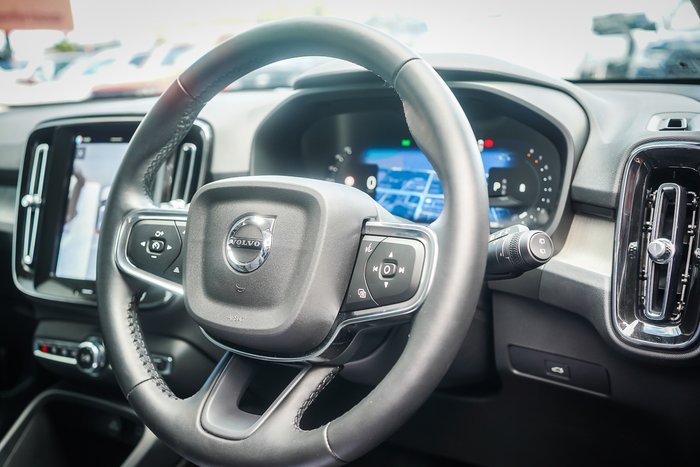 2025 Volvo XC40 Plus B4