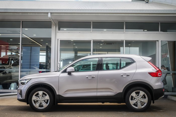 2025 Volvo XC40 Plus B4