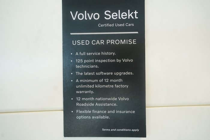 2025 Volvo XC40 Plus B4