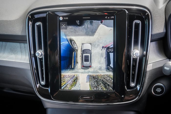 2025 Volvo XC40 Plus B4