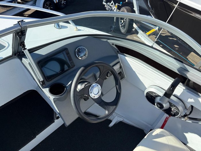 2025 QUINTREX 481 Fishabout