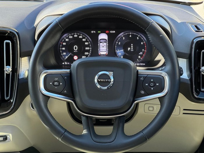 2018 Volvo XC40 T4 Momentum