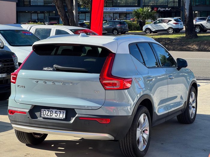 2018 Volvo XC40 T4 Momentum