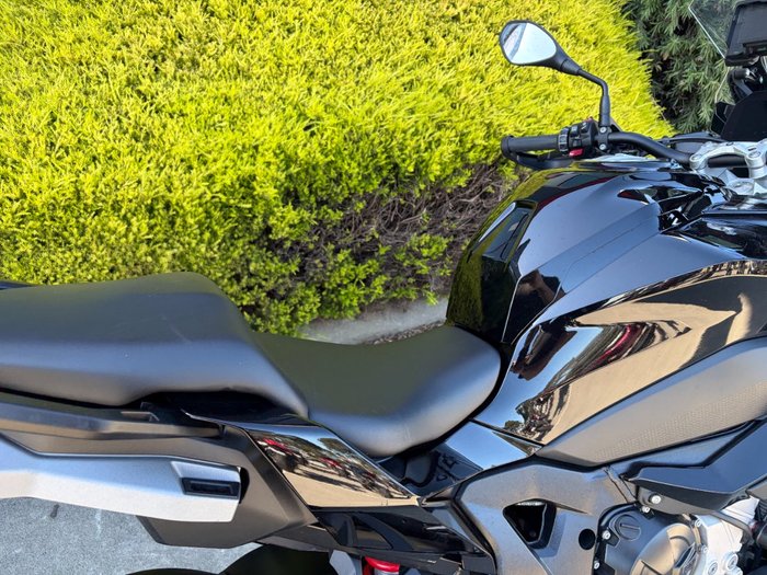 2025 BMW Motorrad S 1000 XR Black