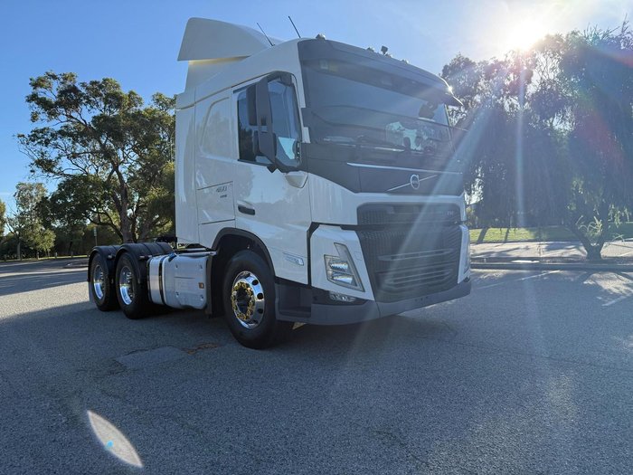 2021 Volvo Fm11
