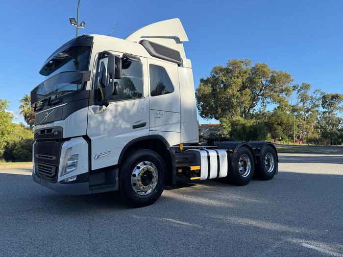 2021 Volvo Fm11