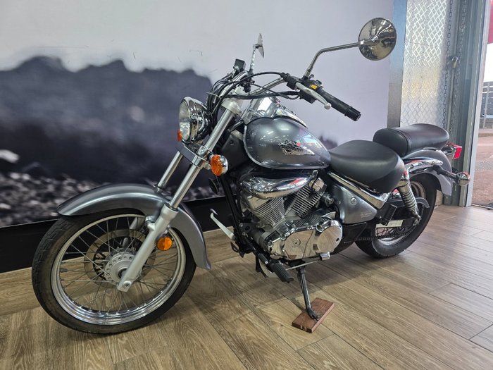 2013 Suzuki VL250 (LC250 INTRUDER) SILVER