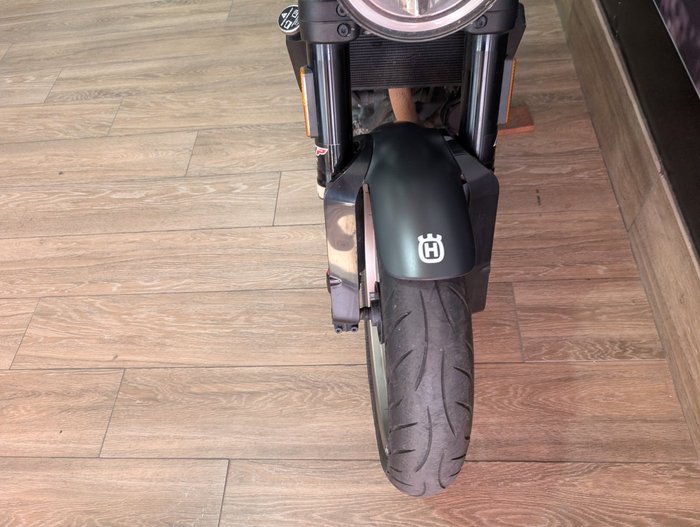 2021 HUSQVARNA VITPILEN 401 GREY