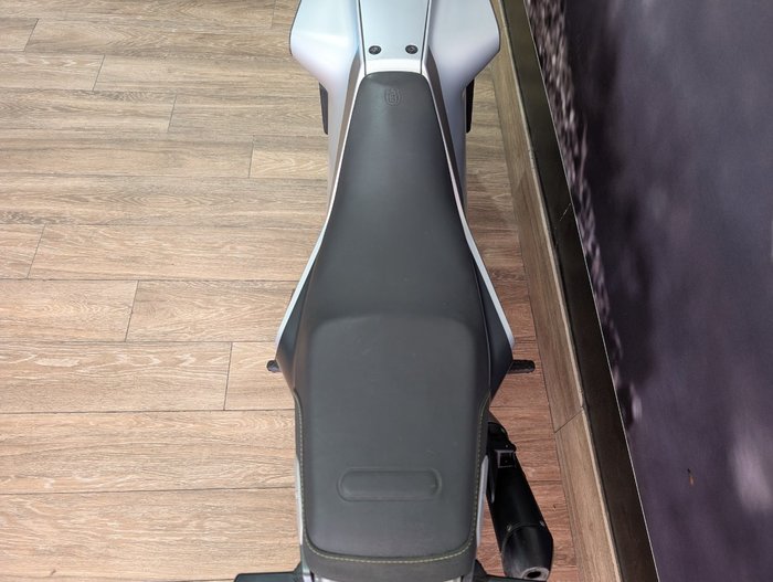 2021 HUSQVARNA VITPILEN 401 GREY