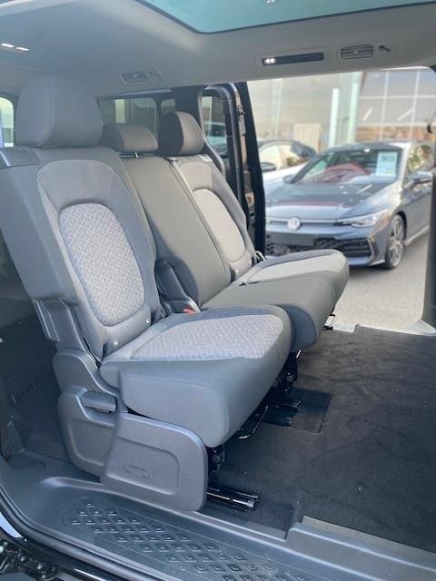 2025 Volkswagen ID. Buzz Pro BEV560