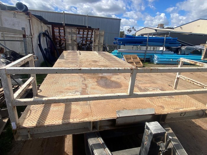 1986 Custom Tandem Axle Pig Plant Trailer