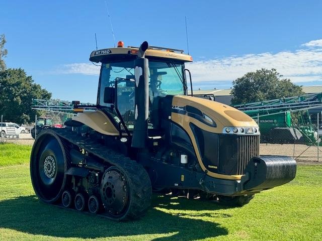 0 Challenger 765D Yellow
