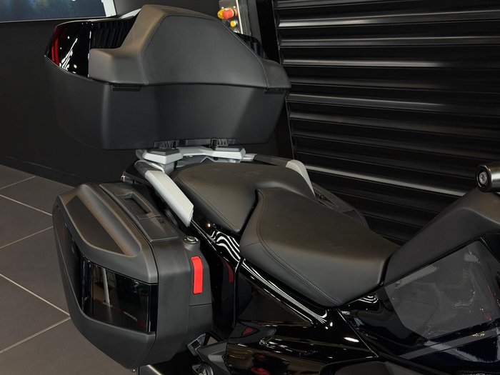 2025 BMW R 1300 RT Triple Black