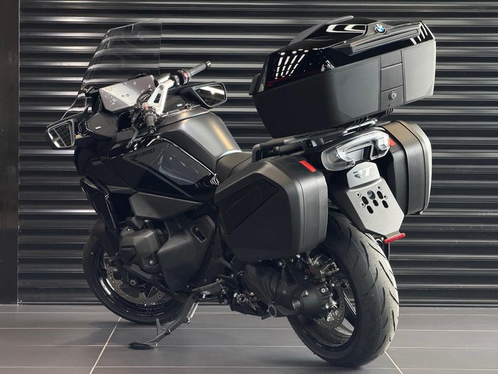 2025 BMW R 1300 RT Triple Black