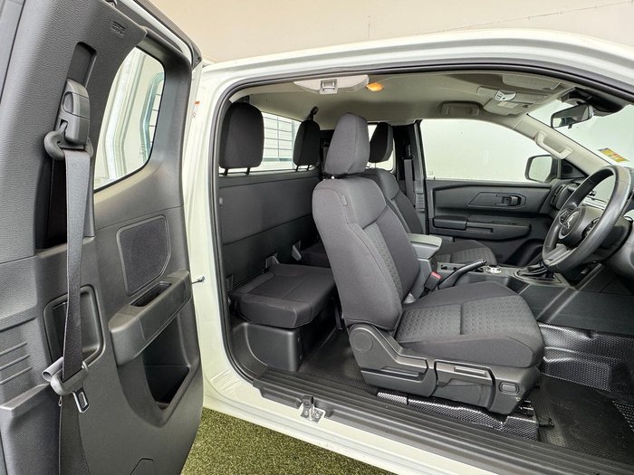 2025 Mitsubishi Triton GLX