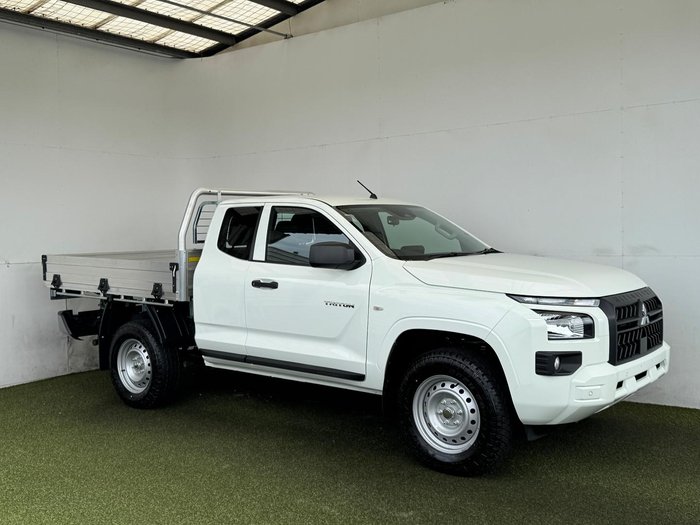 2025 Mitsubishi Triton GLX