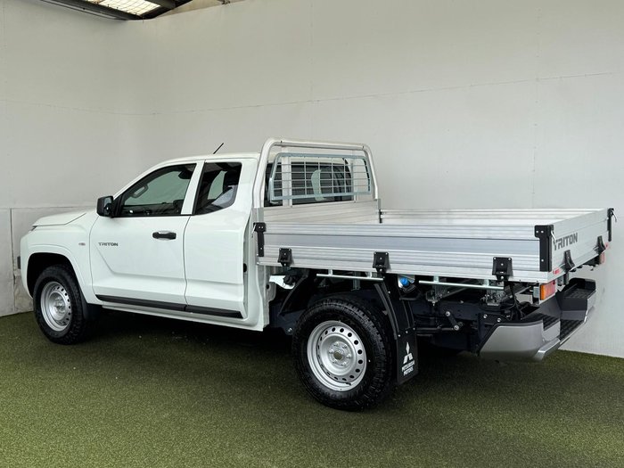 2025 Mitsubishi Triton GLX