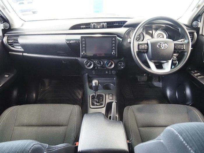 2022 Toyota Hilux SR