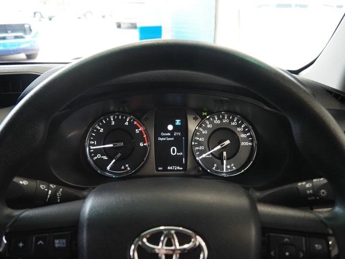 2022 Toyota Hilux SR