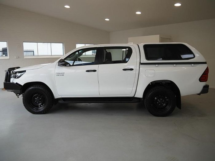 2022 Toyota Hilux SR