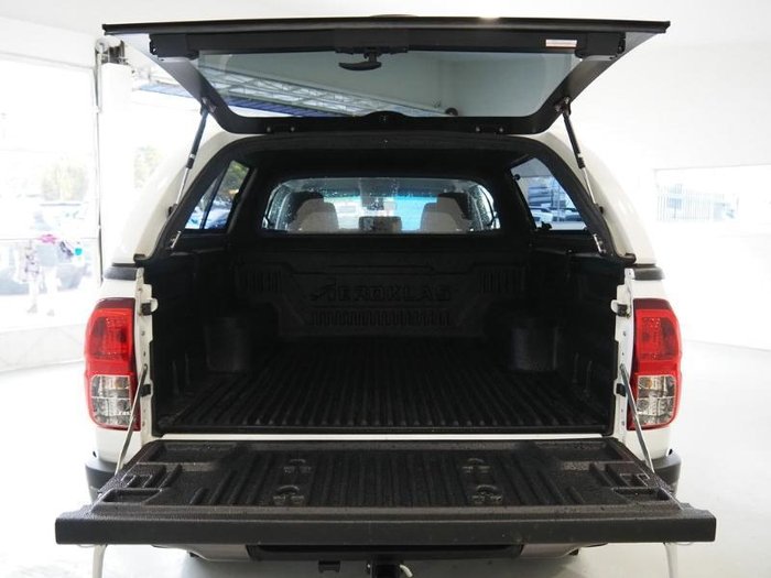 2022 Toyota Hilux SR