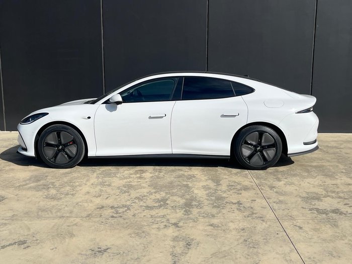 2025 MG IM5 Premium