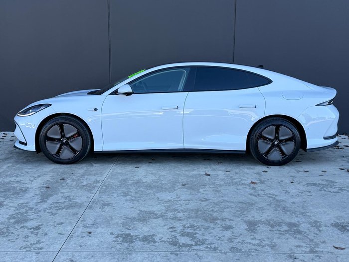 2025 MG IM5 Premium