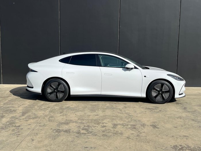 2025 MG IM5 Premium