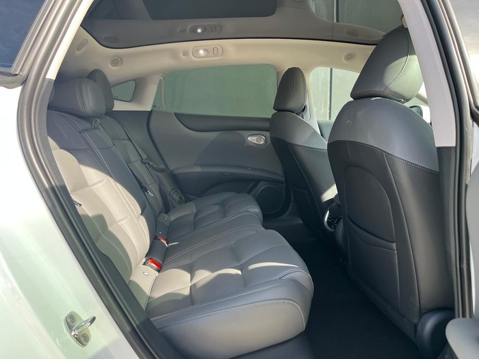 2025 MG IM5 Premium