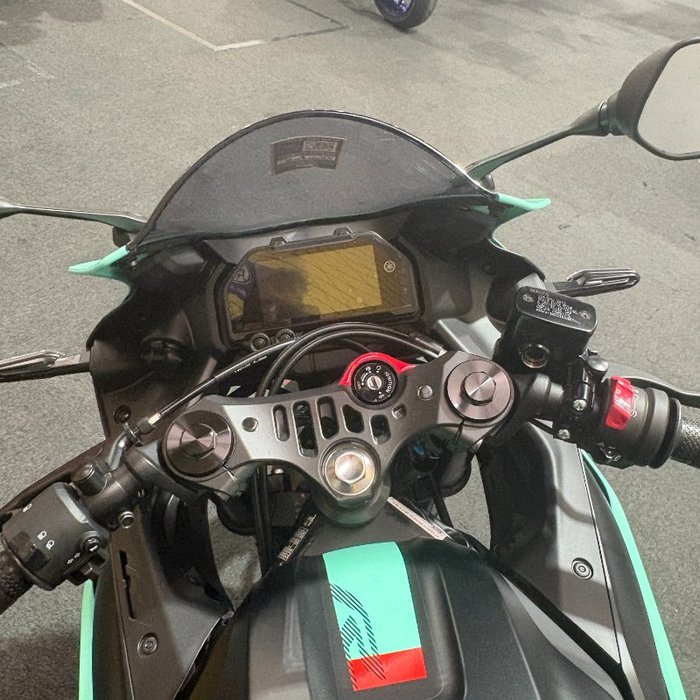 2025 Yamaha YZF-R3 Green