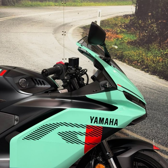 2025 Yamaha YZF-R3 Green
