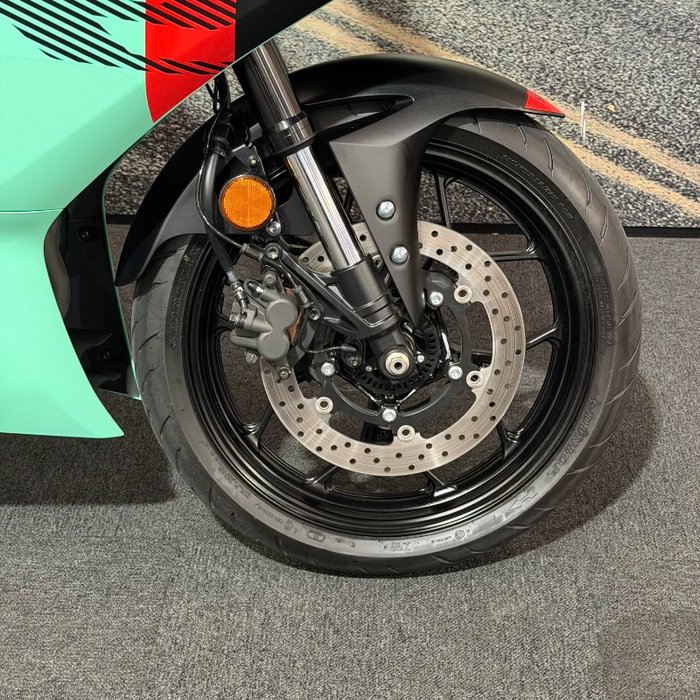 2025 Yamaha YZF-R3 Green