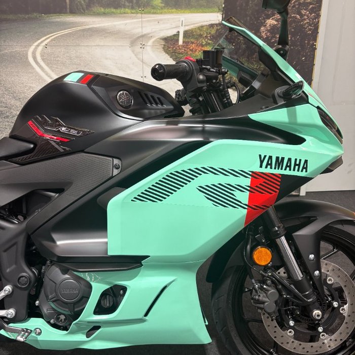 2025 Yamaha YZF-R3 Green