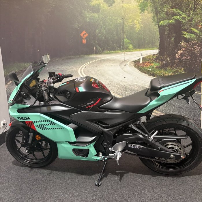 2025 Yamaha YZF-R3 Green