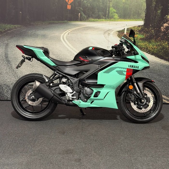 2025 Yamaha YZF-R3 Green