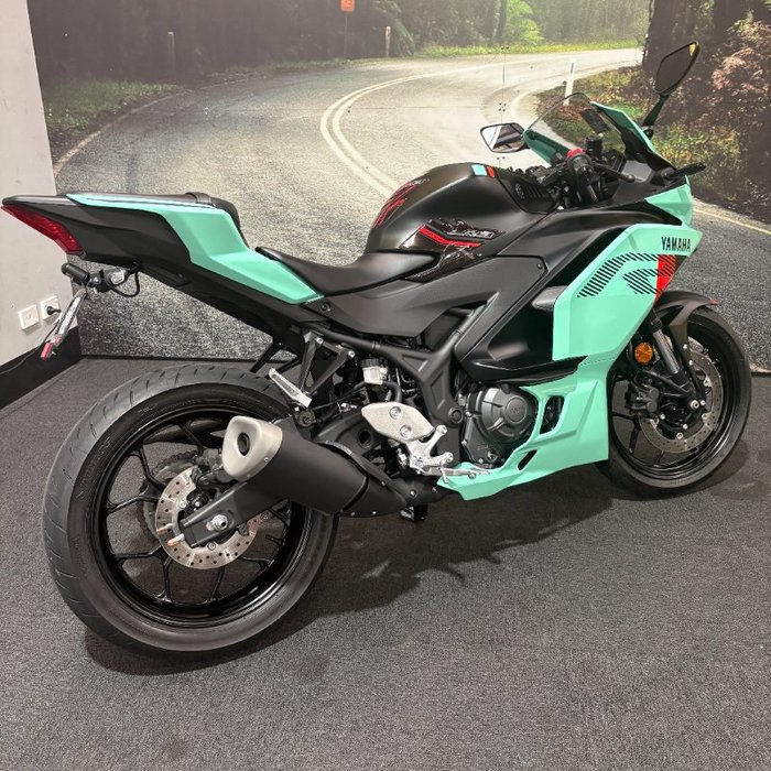 2025 Yamaha YZF-R3 Green