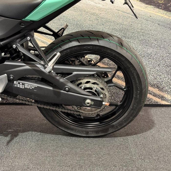 2025 Yamaha YZF-R3 Green