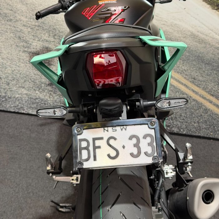 2025 Yamaha YZF-R3 Green