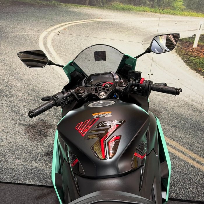 2025 Yamaha YZF-R3 Green