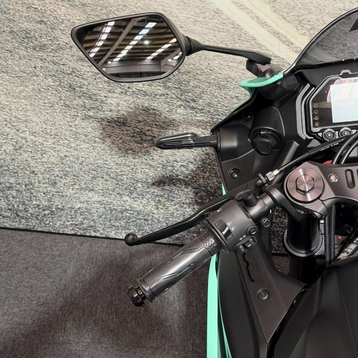 2025 Yamaha YZF-R3 Green