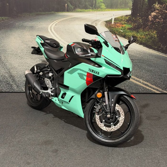 2025 Yamaha YZF-R3 Green